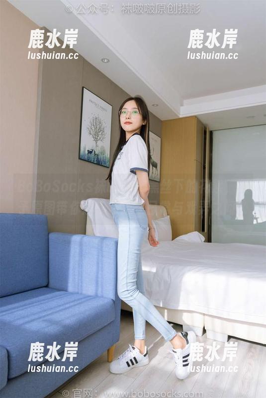 BoBoSocks袜啵啵 - 黑丝下的花絮，稚予原图带你悠闲游走在日常与戏弄之间。