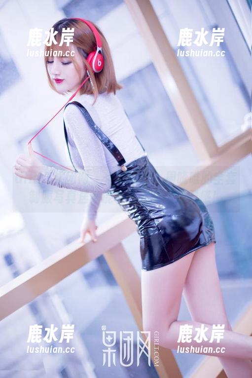 GIRLT果团网 - 你相信吗？周晓唯的全套制服写真居然能引发我的穿搭灵感！