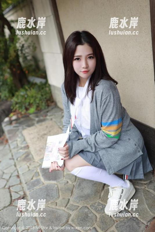 MFStar模范学院 - 小奶瓶呜呜的少女合集，一组壁纸够你闪烁的小心思。