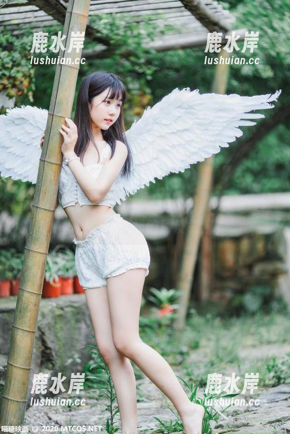 有时候无圣光更美，喵糖映画的灰格JK制服展现出别样的顽皮气息！