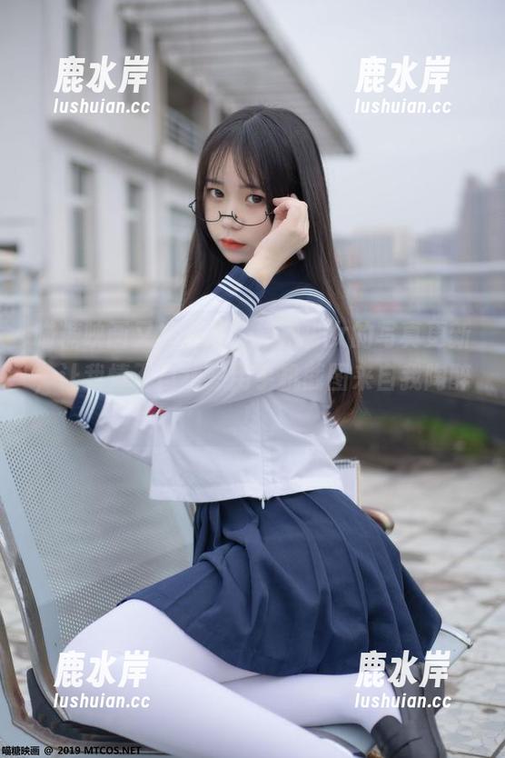喵糖映画又出新货，旗袍少女的写真更新，让我情不自禁想用手机截图来自我陶醉！