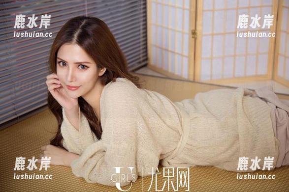 UGirls尤果网 - 免费！温鈊怡教你如何在瑜伽垫上优雅翻滚，尽量别打滑哦。