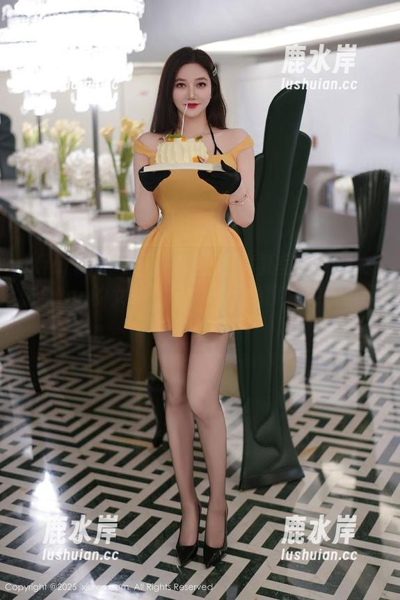 Xiuren秀人网 - 最新写真集呈现了刘奕宁Lynn的女神气场，不同角度，她都自带滤镜似的！