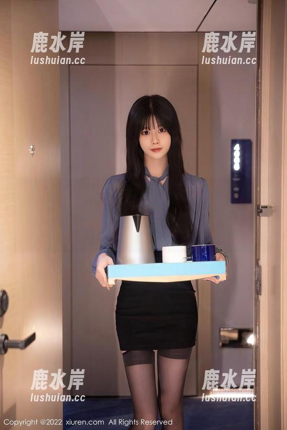 Xiuren秀人网 - 是小逗逗的高清礼服秀，一跨出门就差点被当成红毯女神的那种！