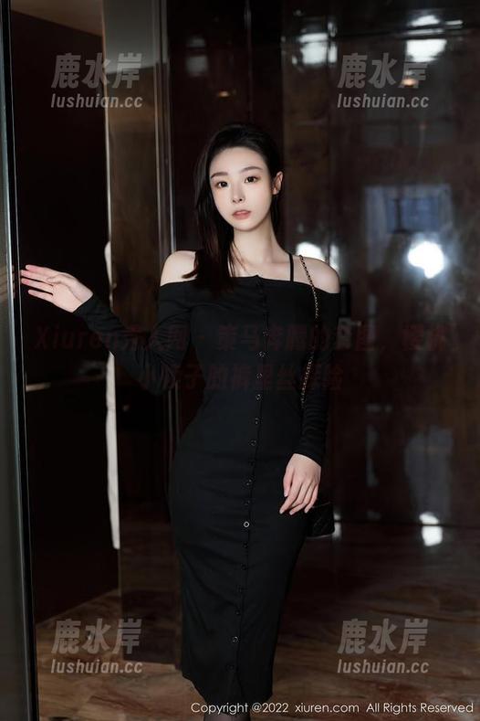 Xiuren秀人网 - 策马奔腾的套图，樱桃小犊子的裤里丝探险
