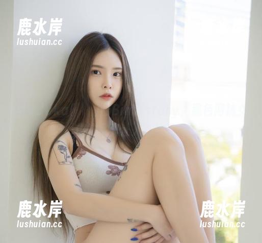翻看Yuka(유카)的Bimilstory，黑色网袜女仆的写真让人心绪荡漾