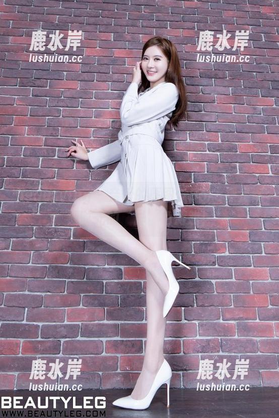 beautyleg - 亲爱的原图，Dora裸足幸福时光的‘脚’色游戏！