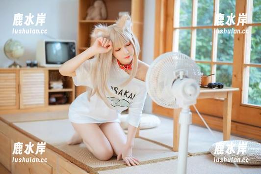我今天心情大好,因为发现coser衣衣又出新作了！‘少女前线紫雨心’，顺便下载个免费的美图！