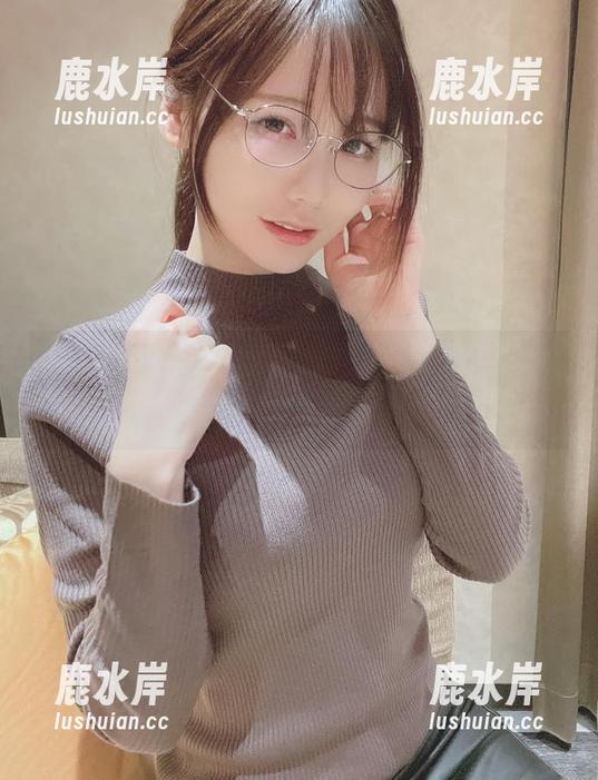 けん研(けんけん)那张蕾丝，照片里的光影一言不发，精选得刚刚好。