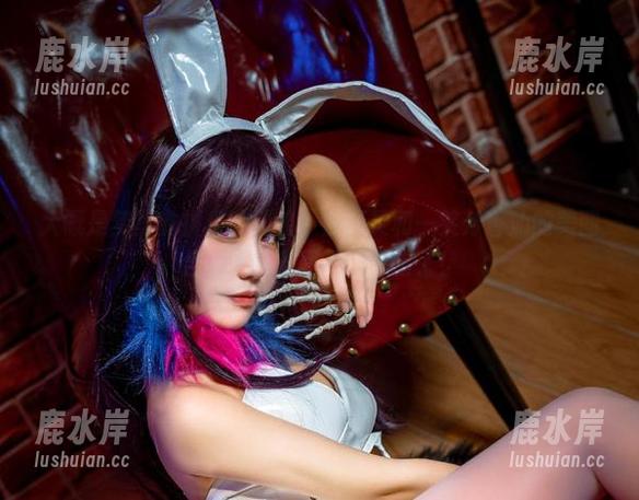 大概是梦里的拼盘：黑兽、白精灵和一笑芳香沁的美图合集，脑子跟不上思路了！