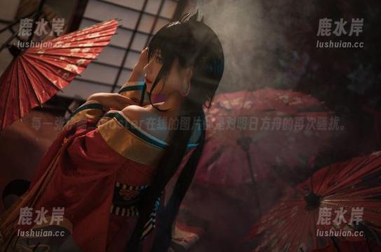 每一张伊喵_Master在线的图片都是对明日方舟的再次骚扰。