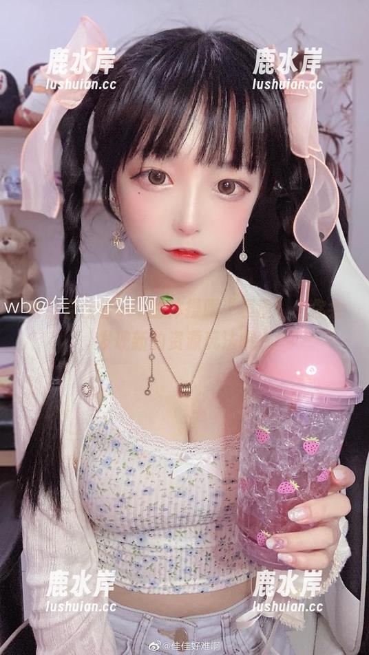 来自佳佳酱ovo的体操服“表演”，你会发现新的资源玩法哦～