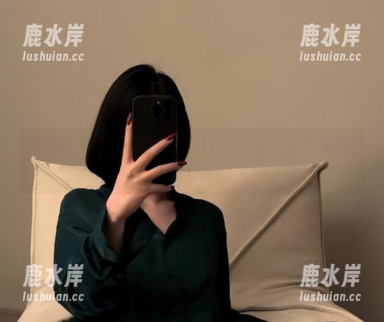 微密圈 - 保守的二舅妈，红色高跟与高清图册的撒娇对话