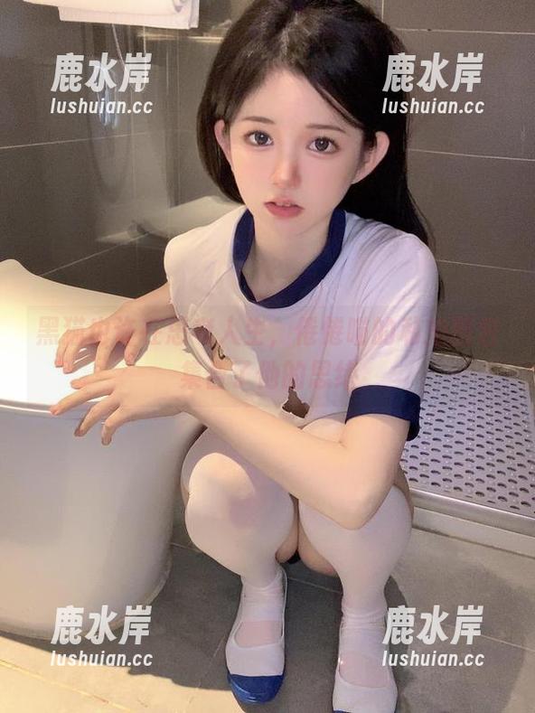 黑猫也许在思考人生，倦倦喵的私拍图包集合了他的思绪