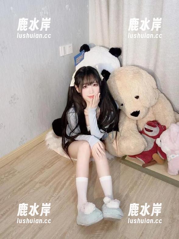 微密圈 - 十万口草莓粥粥的体操服：套图里的那种悠闲姿态，真让人想起了体育课的日子。