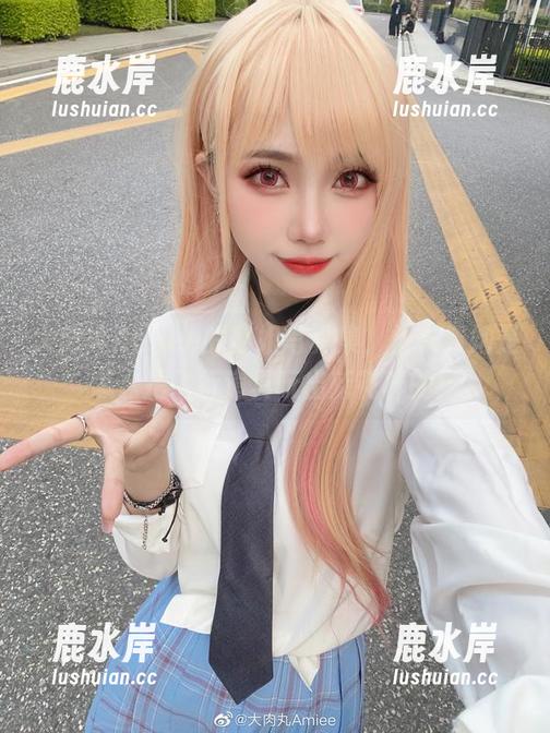 大肉丸Amiee的空姐写真集，快来看她是怎么把飞行道具玩出新花样的！