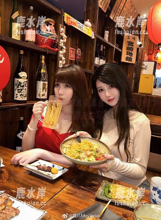 宝儿mysterial的泳衣态度：在清凉与热辣之间游走的写真
