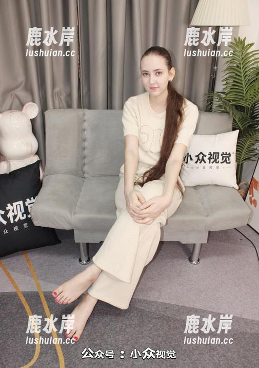 小众视觉 - 搜集资源的时候，彤彤的死库水图包让我对水有了新的定义。