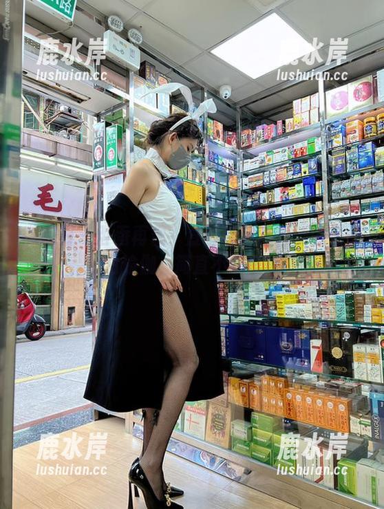 微密圈 - 卧蚕再现：查看就是阿朱啊的夜间白瑜伽，简直不忍直视