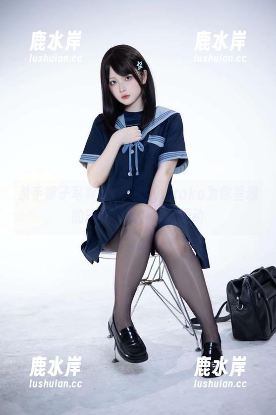 杀手妻子写真集：屿鱼yukako为你呈现的眼神游戏，暗潮涌动