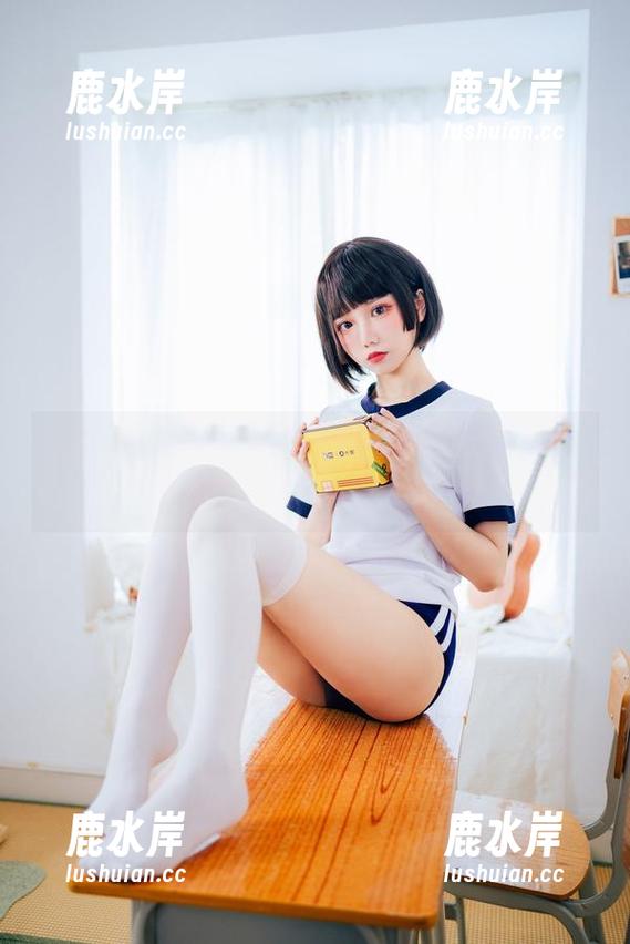 果咩酱w的美足私拍，谁能抗拒这种美图的诱惑啊？