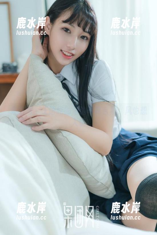 果团网 - 王语纯的海边写真合集：风也想入镜
