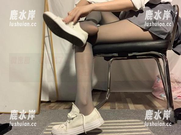 微密圈 - 看桃脱了的职场穿搭，免费套图让你职业装秒变日常！