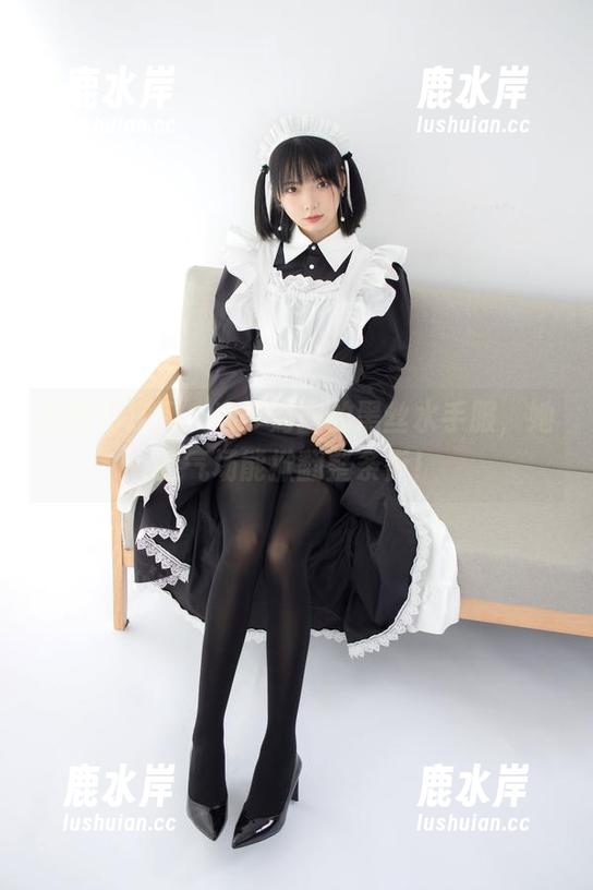 原图传送门：森萝财团的黑丝水手服，她的气场能掀翻整条街！