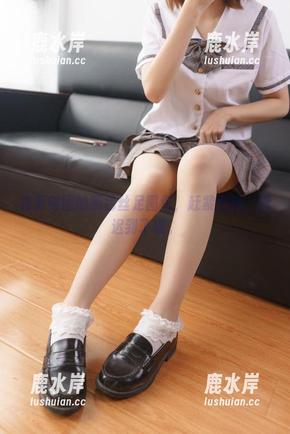 森萝财团的黑色丝足图包，赶紧围观，别迟到了哦。