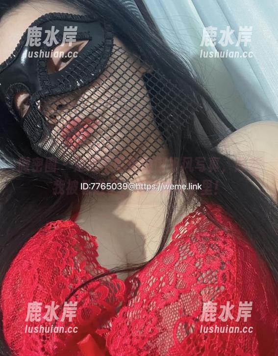 微密圈 - 楚楚不吃鱼的御姐风写真，感觉我被卷进了一场时尚斗争里！