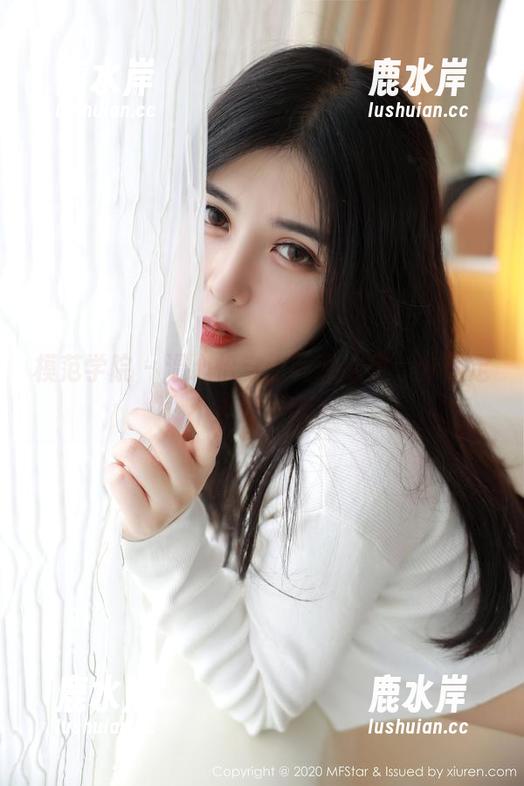 模范学院 - 温心怡穿上制服全集，你确定不来瞅一眼？