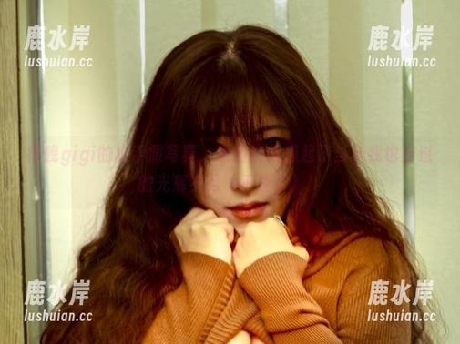 樱晚gigi的水手服写真，原图让我想起了当年我也穿过的光辉岁月（不提了）！