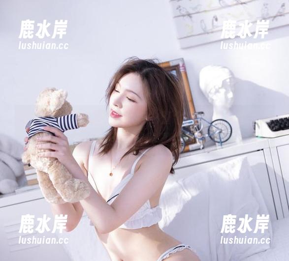 当白露Bululu穿上毛衣，整个私房都凉快了，连风都羡慕。