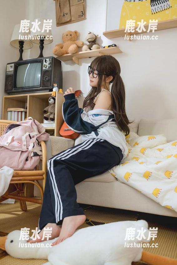 作品集中的神沢永莉：校园里的小猫咪们