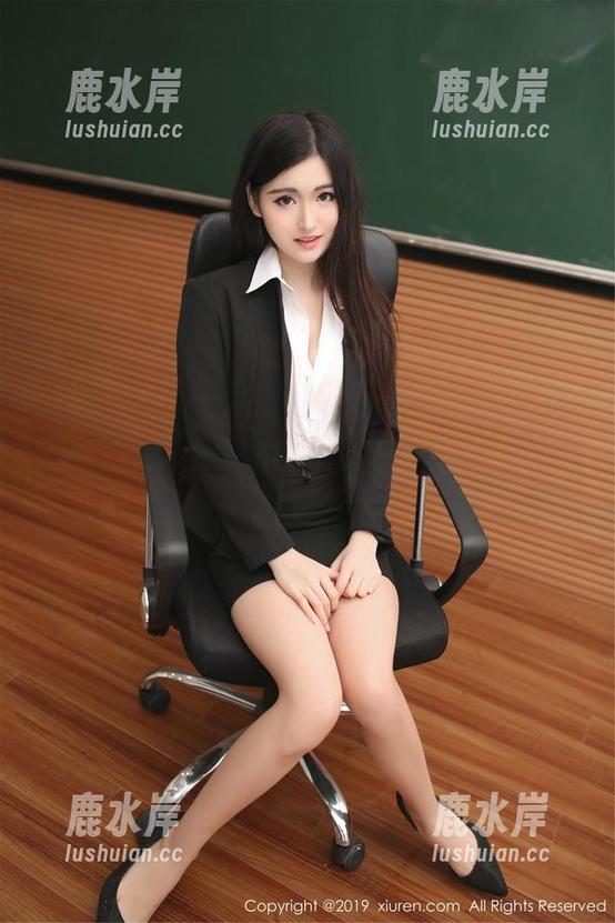 秀人网-Suki_baby 秀人网 - 一页又一页,Suki_baby的透明写真集,简约却有种气场