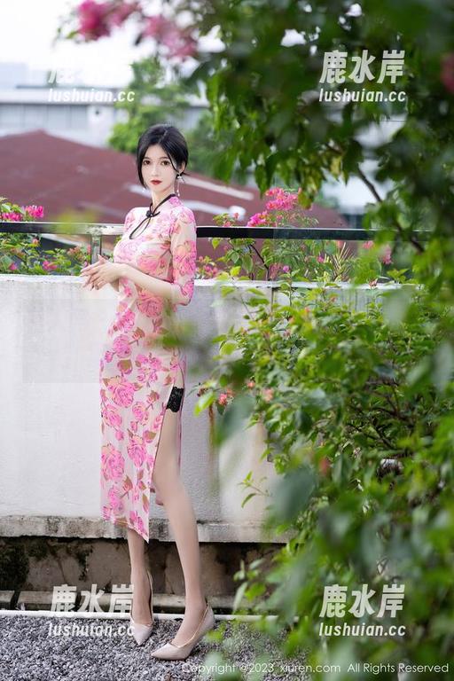 秀人网 - summer宝宝出击！这定制图集里的肉丝太让人欲罢不能了。