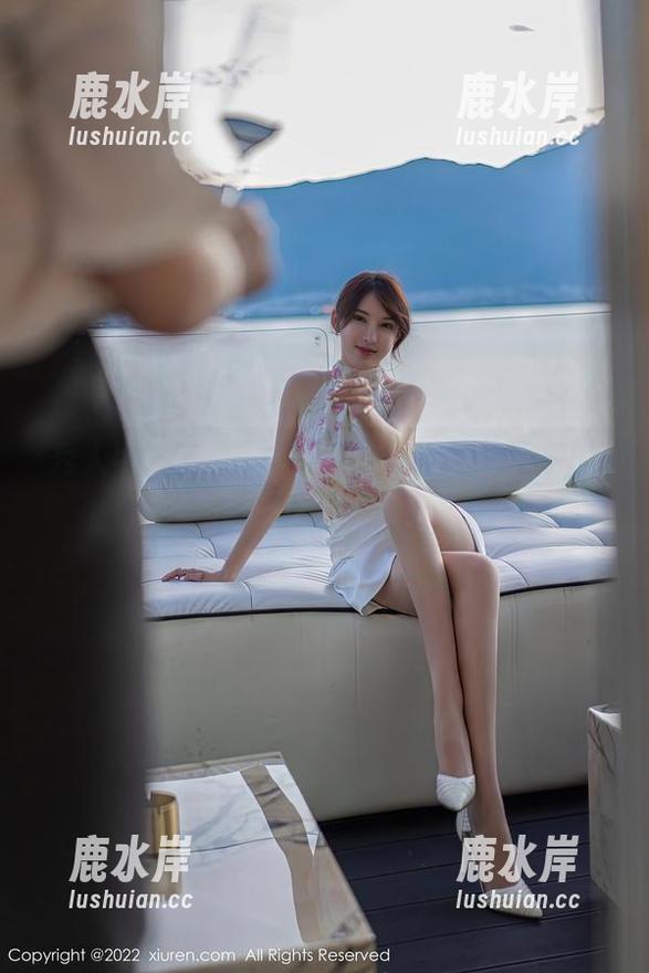 秀人网 - 凯竹·廿十：私房网袜与图包的完美邂逅