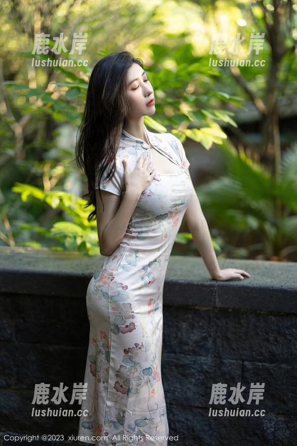 秀人网 - 周慕汐引领黑色私房潮流，图包里的每张都像是无声的反抗。