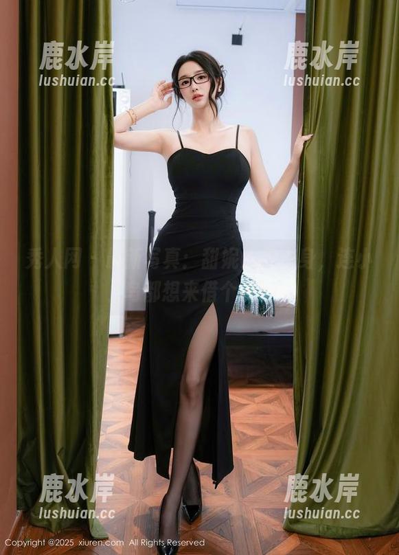 秀人网 - 最新写真：甜妮天使变身，连小鸟都想来借个光！