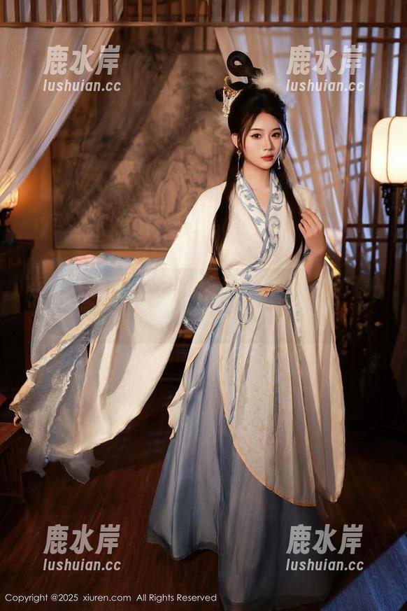 秀人网 - 白浅浅再发新作：这海边的风光绝了！