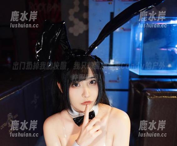 出门扔掉我的校服，我只想要糖果果Candy的户外校服原图！