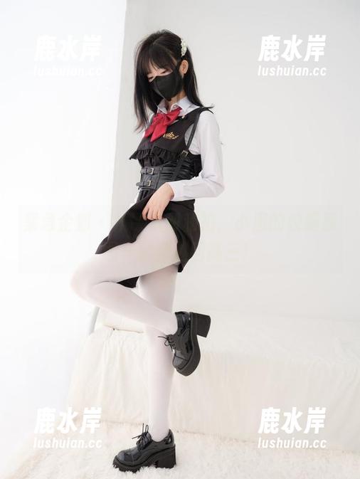 紧急企划 - 从课本到私拍，小恩的校服原图一秒穿越回高三！