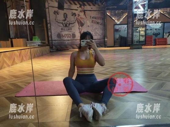微密圈 - 短裙拯救无聊生活！若若老师的免费图片等你来瞧！