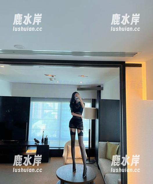 微密圈 - 在线葛征的少女写真，稍微有点撩人但是又不明说。
