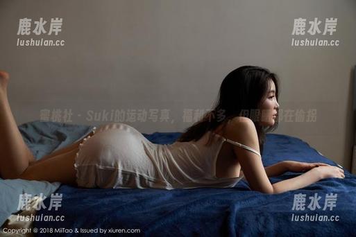 蜜桃社 - Suki的运动写真，福利不多，但眼睛都在偷拐
