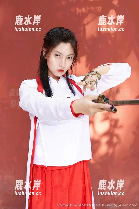 蜜桃社 - 杏子，原图中的女神…认真说我原以为会是更加传统的形象，结果...反转了。
