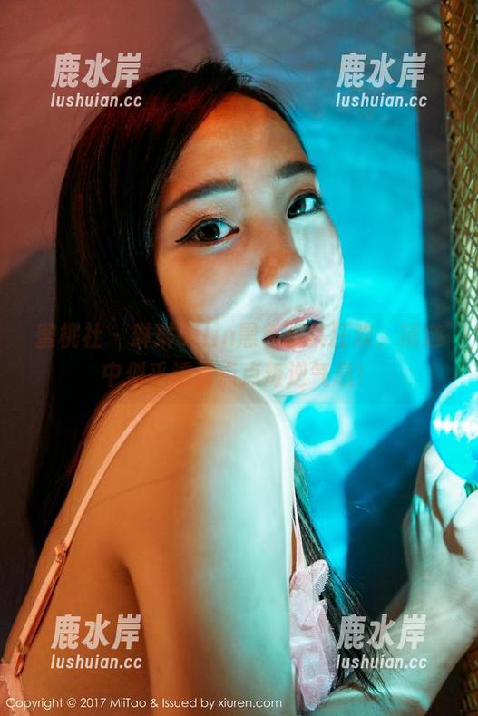 蜜桃社 - 琳琳ailin黑色图集狂欢，精选中似乎透着点点叛逆气息！