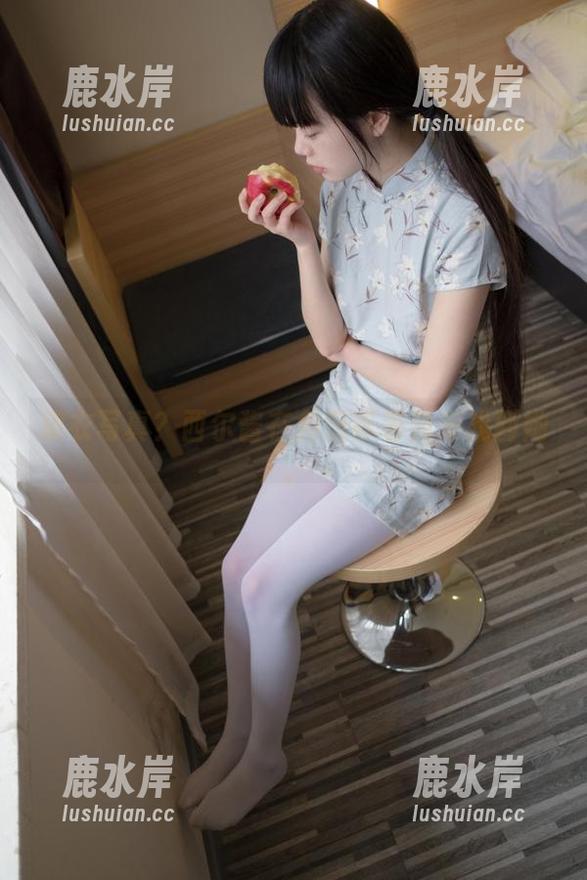 皮衣写真？西尔酱在角落等着我来找到她。