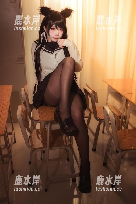 贞子蜜桃 办公室里的不寻常私房,贞子蜜桃的作品在悄悄说话