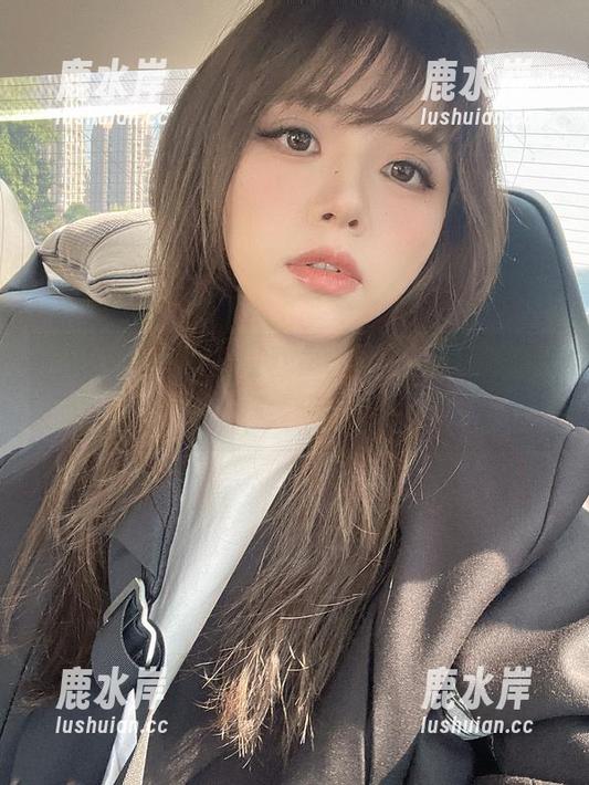 用闪月半的睡衣写真集，给平凡的日子来点不一样，速速下载！